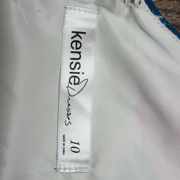 Dress - Picture 4 of 5